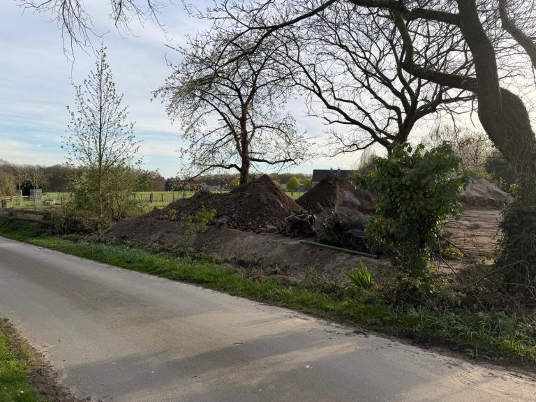 Erdarbeiten Gartenbereich modellieren in Dinslaken – Oliver Wessels Dienstleistungen