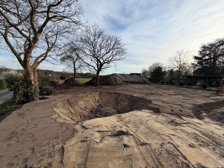 Erdarbeiten Gartenbereich modellieren in Dinslaken – Oliver Wessels Dienstleistungen