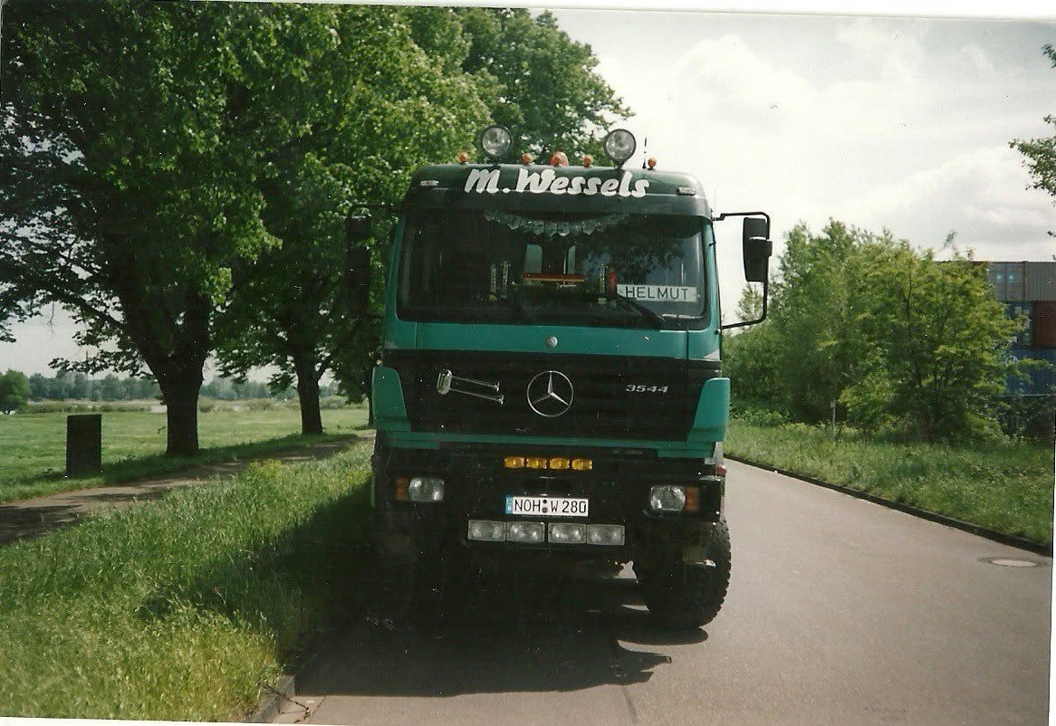 Kipper-Lkw des Transportunternehmens M. Wessels